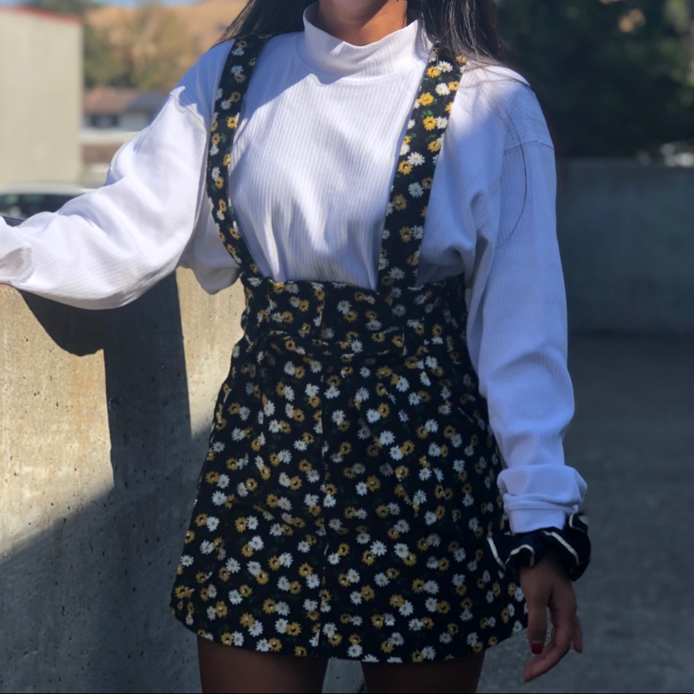 urban outfitters sunflower print overallskirt (xs)